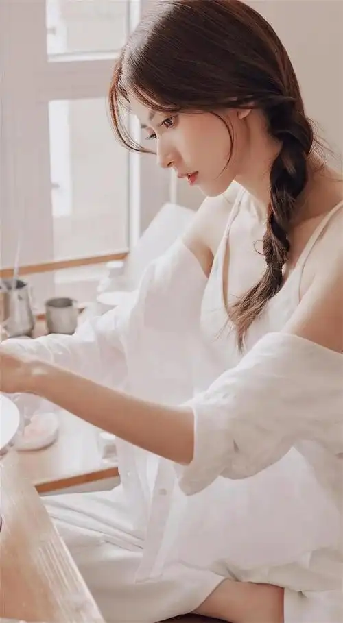 高清清纯美女壁纸写真,宛如一幅幅精致的艺术画卷,让人陶醉其中