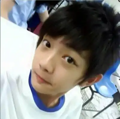 初中生留什么发型好看(男) 17 2010-03-26 中学生(男生)什么发型比较