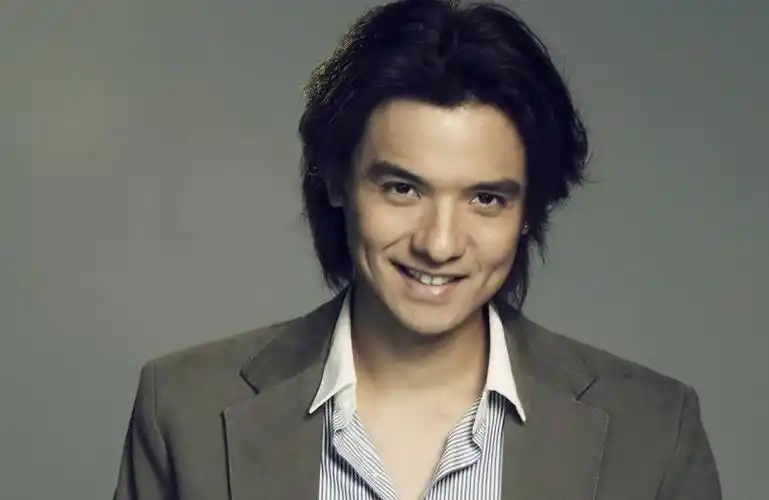 冯德伦为爱妻舒淇晒照庆生,舒淇反问照片女生是谁