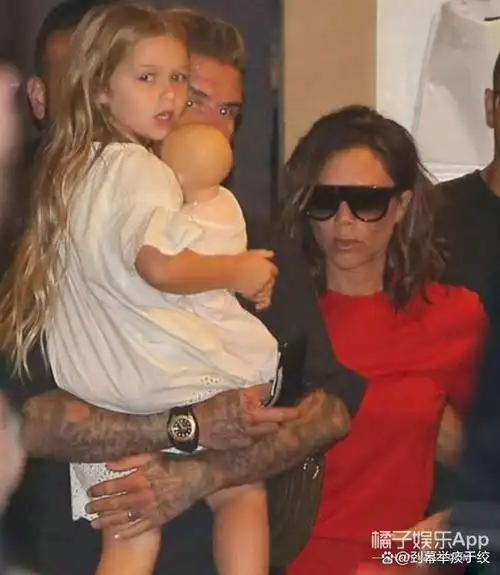 久违露面贝克汉姆女儿小七竟然瘦了颜值更上一层楼