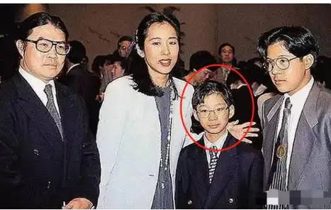 朱玲玲的烦恼:二儿子霍启山40岁未婚,小儿子霍启仁35岁游戏人生