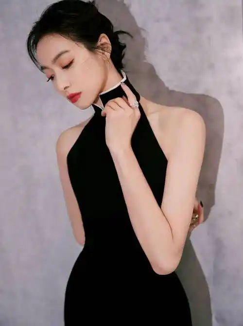 宋茜终于选对了礼服,穿上旗袍大气奢华,秀出好身材_线条_时尚_黑色