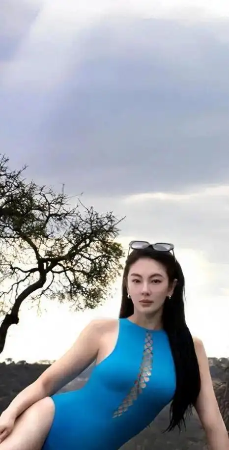 张雨绮早年和陈冠希合照流出,看到照片,才知周星驰的眼光有多毒