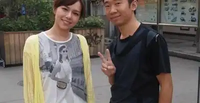 杨迪与女友合影其实杨迪在娱乐圈走的是搞笑路线,所以大家对杨迪的