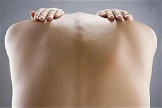 佰通堂艾灸你的脊柱它是人体自愈力的金钥匙