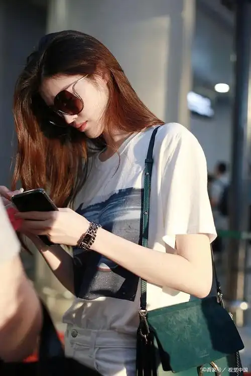 34岁何穗,魔鬼身材太诱人了!国际超模名不虚传!