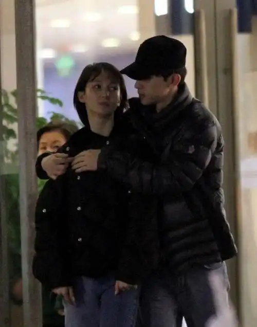 金晨不慎落马金晨与男友邓伦相恋多年二人恋爱史遭扒邓伦家庭背景曝光