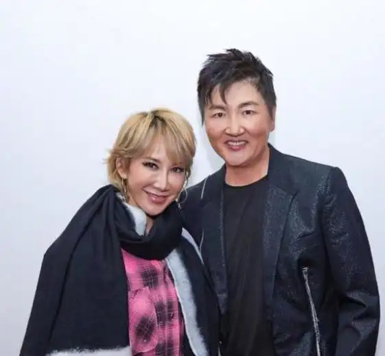 曝李玟葬礼斥资4000w!韩红孙楠现场送花篮悼念,外籍丈夫未现身