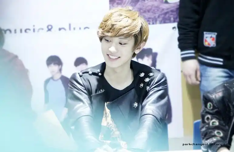 p>朴灿烈(         ,park chanyeol),1992年11月27日出生于韩国首尔