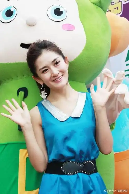 谢娜是一位活泼开朗的主持人,也是一位热爱生活的旅行者.