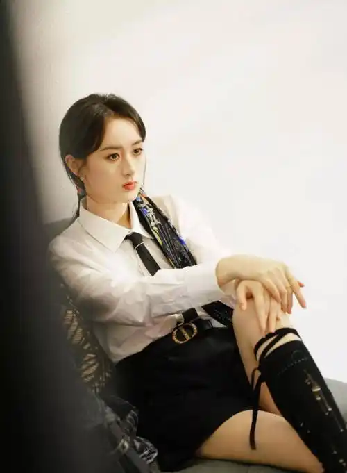 袁冰妍时尚写真图片,任何衣服都能彰显出自己的美_穿着_网友_因为