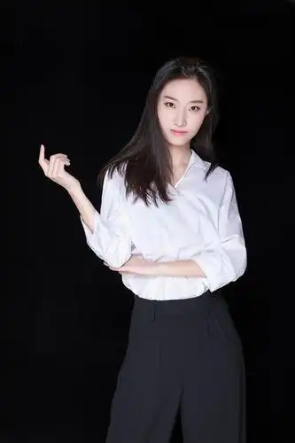 摄影工作室征集男女模特各一名 付费拍摄样片