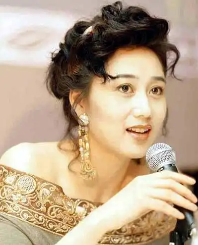 被赌王抛弃的利智有多厉害为何能让李连杰独宠自己30年