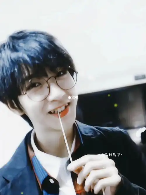 贺峻霖这个笑谁懂