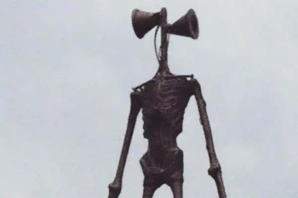 汽笛人是否真的存在长有血盆大口会模拟人的声音猎杀