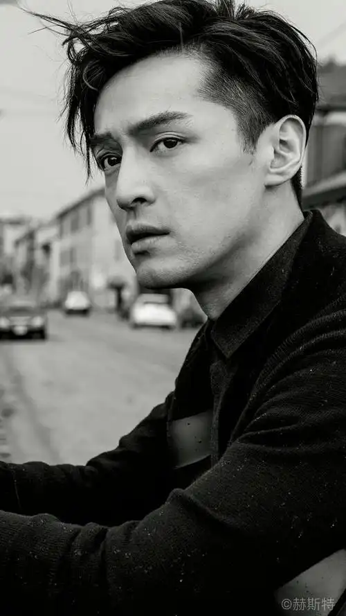 实力派演员胡歌帅气逼人