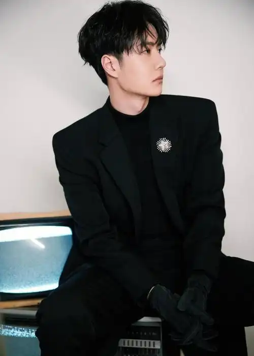 微博之夜:热巴复古,高叶霸气,杨幂性感,李宇春温暖,肖战王子