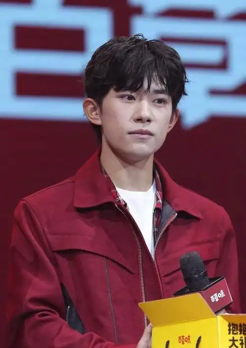 跑步 哪家媒体这么"勇"?易烊千玺的活动生图,不p就放出来了!