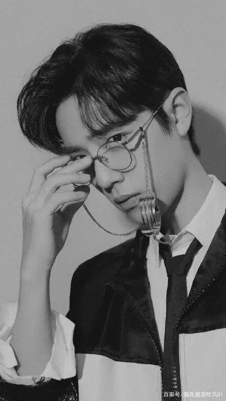 肖战戴眼镜高清图