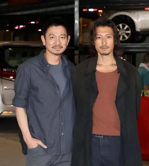 刘德华与谢霆锋同框:身高差距惊人