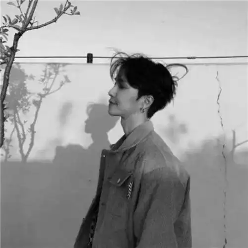 男人黑白头像男人味 高清帅气的头像男成熟魅力黑白图片_男生头像