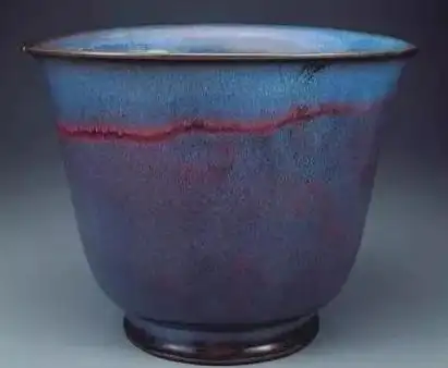 元 钧窑天蓝釉紫红斑盖罐钧窑瓷器在这一历史时期,已经成为民间百姓中