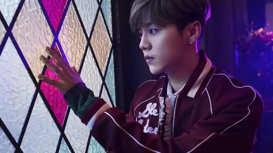 59m上传时间:2020-06-16壁纸标签:鹿晗明星风尚壁纸封面图鹿晗 明星