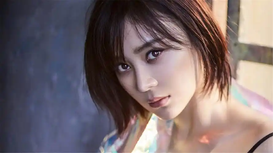 性感美女明星袁姗姗优雅高清桌面壁纸