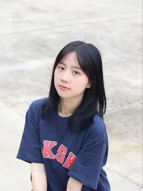 锁骨发穿搭学生党显白藏青色