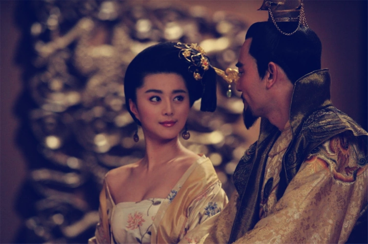 既然唐玄宗和她"在天愿作比翼鸟",为何杨贵妃又非死不可呢?_杨玉环