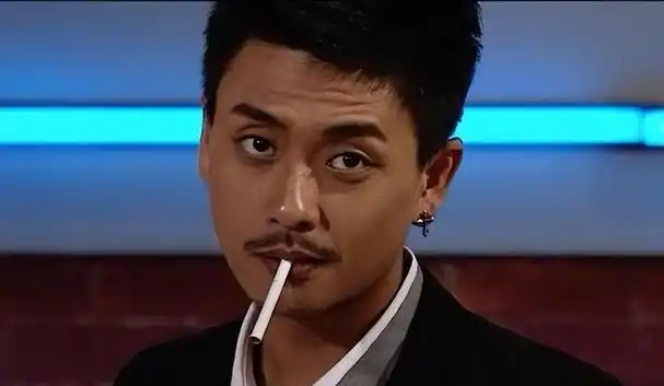 关智斌:从清秀男孩到"港圈妲己"的演艺路香港男演员,歌手关智斌自2003