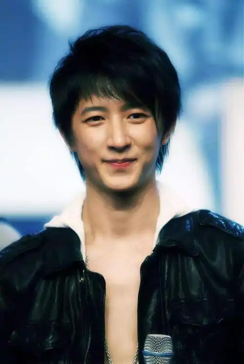 韩庚十几年履历(看传家里的韩庚)-图1