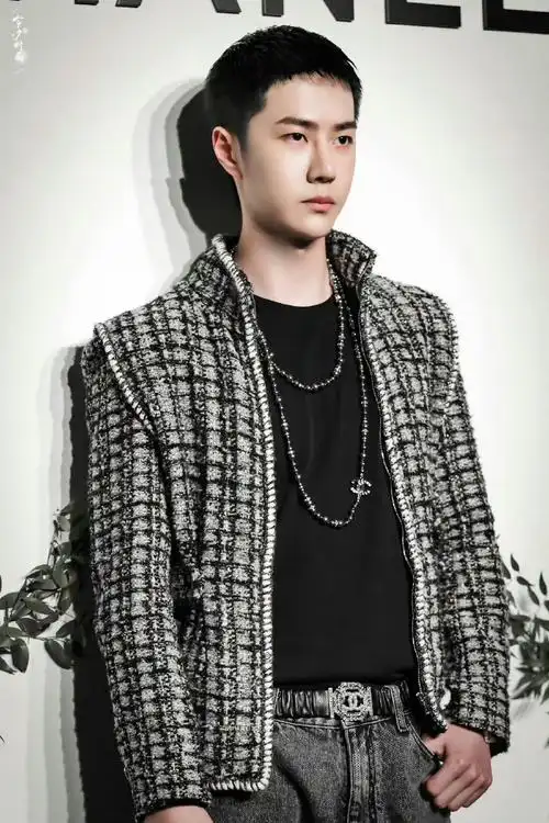 王一博超话#王一博香奈儿采访part#|#王一博#好喜欢他这个短发的造型