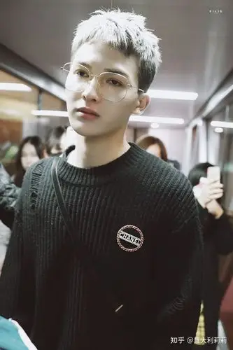 如何看待朱正廷的寸头造型?