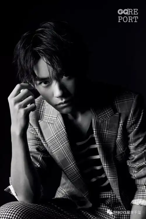 破案了福尔摩斯鹤上线为你破解易烊千玺今天的ins文案