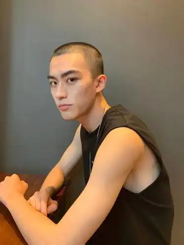 寸头男生都是宝藏男友!又帅又痞,这颜值太能打了吧!