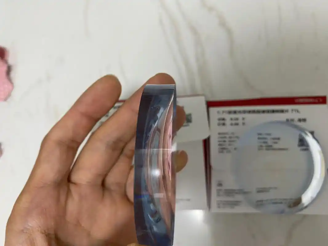 随着社会科技的进步,高度近视越来越多,近视度数越高,镜片越厚 队于