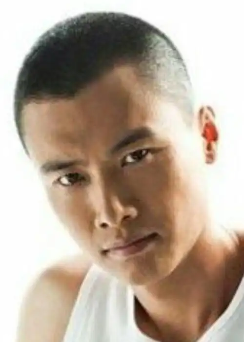 小平头是什么发型吗?