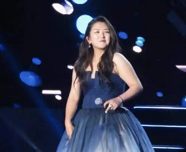 37岁何洁暴瘦70斤,分手大战6年后,再婚养4个娃很幸福_刁磊_漂亮