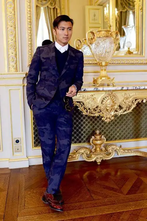 40岁谢霆锋太会穿一身帅气西装挡不住的潮酷感王菲眼光真好