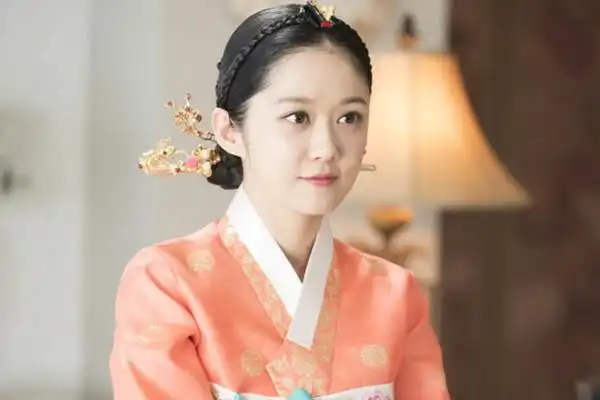 张娜拉新剧获好评一改往日甜形象饰演驱魔人和郑容和配合默契