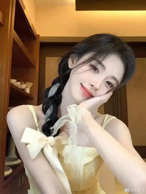 近日,鞠婧祎作为觅橘品牌的代言人受邀参与其直播,直播中,鞠婧祎全程