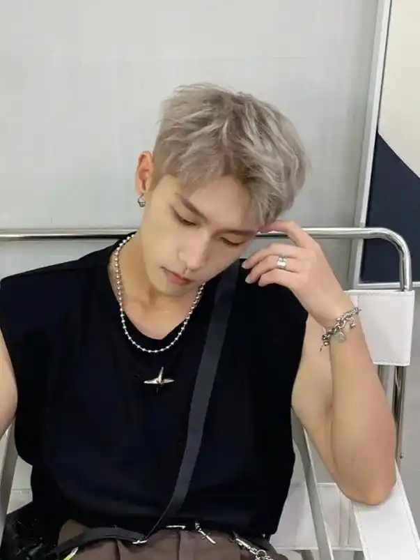 立体前刺痞帅短发