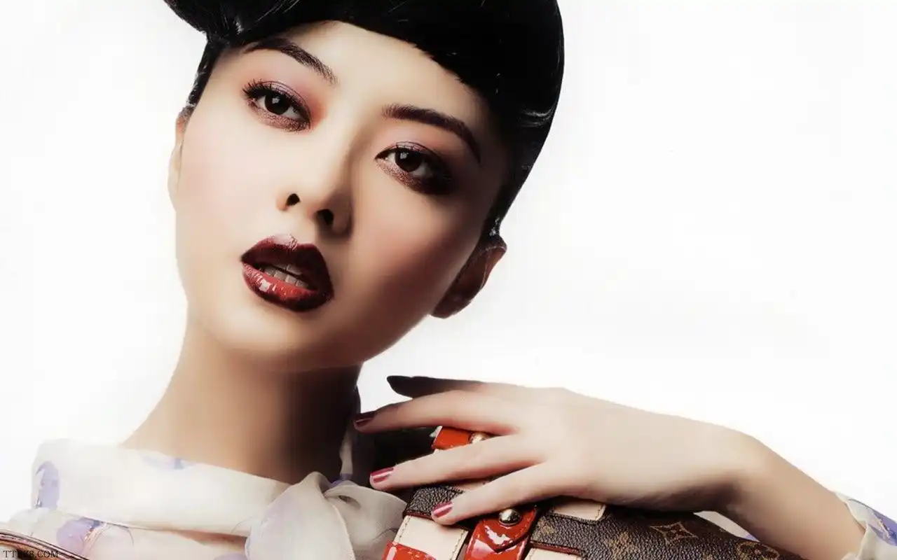 熊黛林美女模特壁纸