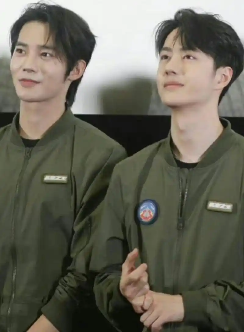 最近都在讨论于适和王一博的同框颜值对比,你们觉得谁更帅?