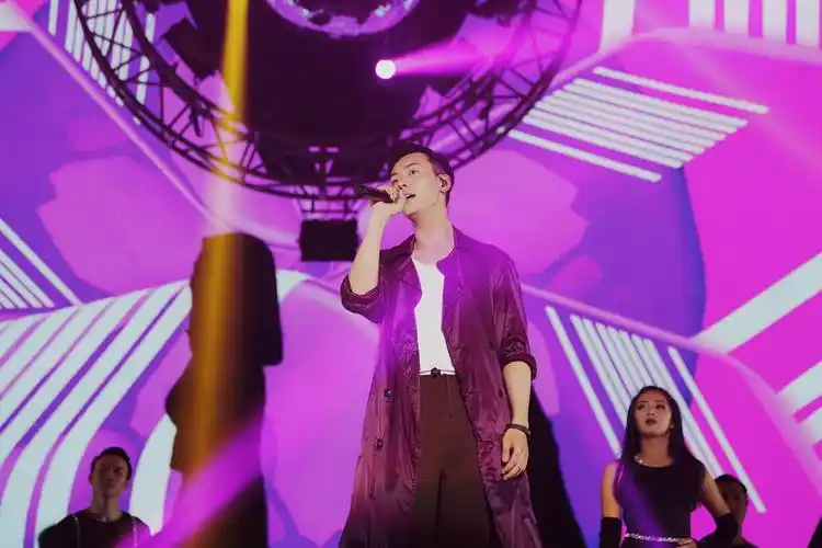 陈伟霆加盟江苏卫视跨年演唱会:有他在就嗨翻全场_舞台