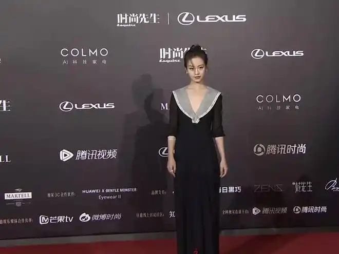 时尚先生盛典:女明星穿着大胆,邓伦王景春撞衫,阮经天发际线高