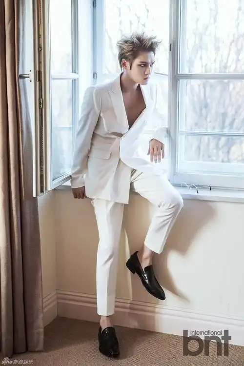 12.04】【明星】凶残大图100张!金在中维也纳写真帅舔屏