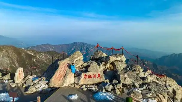 而此时此刻,在一百多公里以外的秦岭太白山高海拔地区,依然是一派冬天