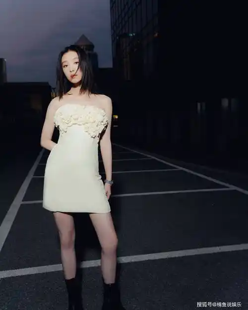 倪妮真不适合穿短靴,造型师太不走心了,170大美女拍成了1米5_张鲁一